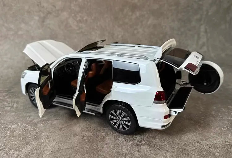 1:18 Toyota 2021 Land Cruiser LC200 Die Cast Model Car