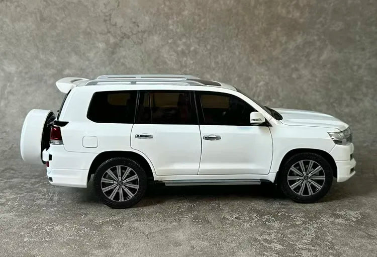 1:18 Toyota 2021 Land Cruiser LC200 Die Cast Model Car