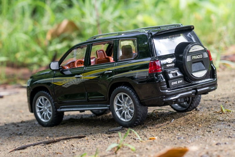 1:24 Toyota 2023 Land Cruiser Prado Die Cast Model Car