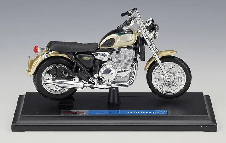 1:18 Triumph 2000 Thunderbird 900