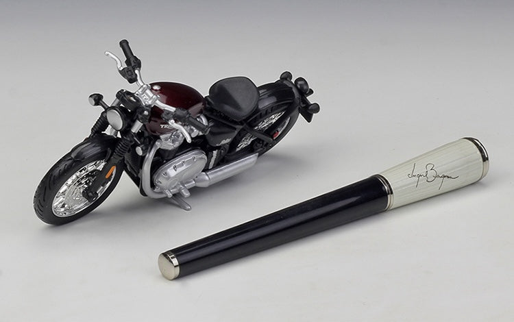 1:18 Triumph 2021 Bonneville Bobber Motorcycle Model