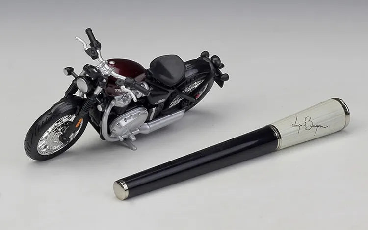 1:18 Triumph 2021 Bonneville Bobber