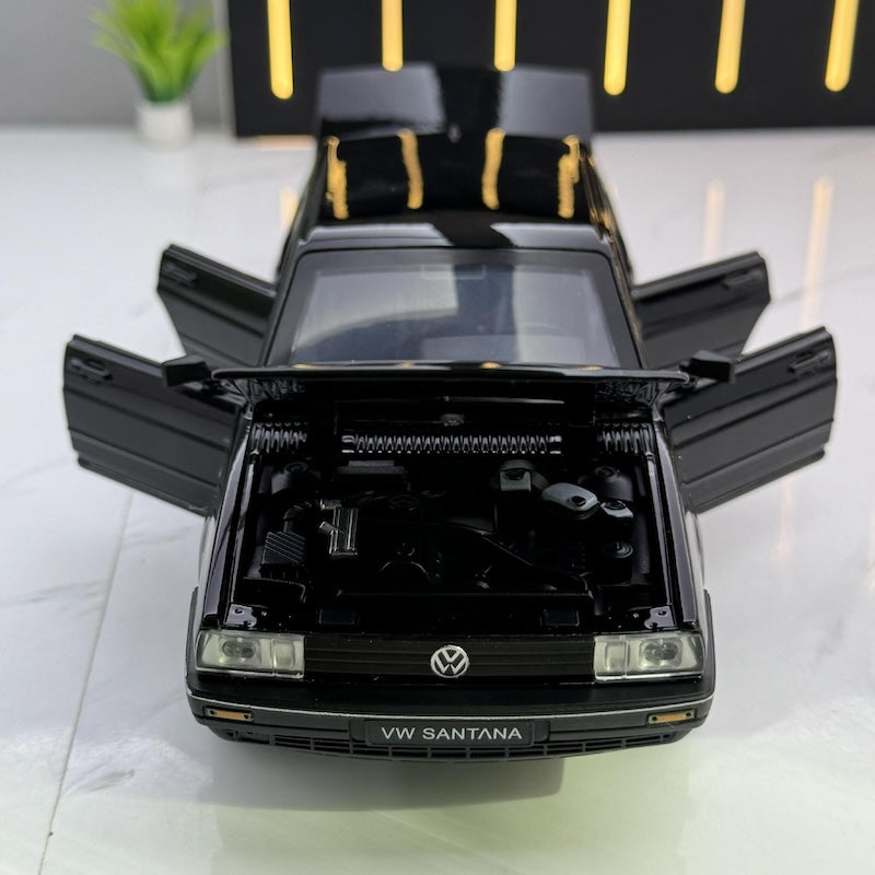 1:24 Volkswagen 1981 Santana Die Cast Model Car