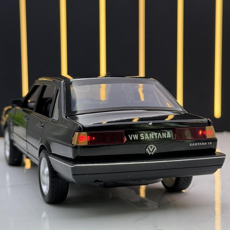 1:24 Volkswagen 1981 Santana Die Cast Model Car