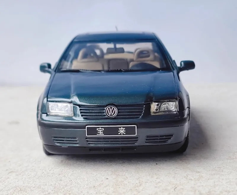 1:18 Volkswagen 1999 Jetta Die Cast Model Car