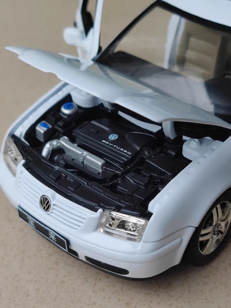 1:18 Volkswagen 1999 Jetta Die Cast Model Car