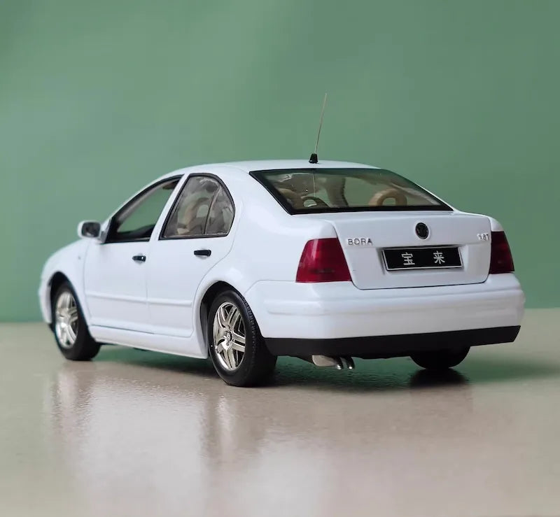 1:18 Volkswagen 1999 Jetta Die Cast Model Car