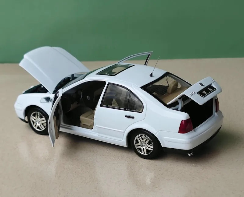 1:18 Volkswagen 1999 Jetta Die Cast Model Car