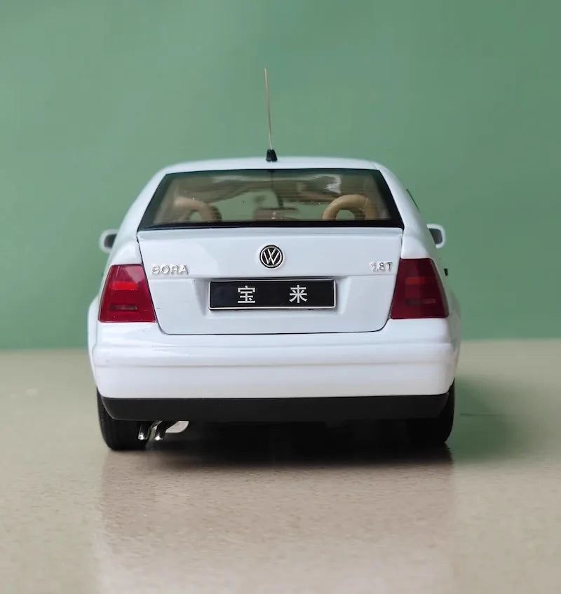 1:18 Volkswagen 1999 Jetta Die Cast Model Car