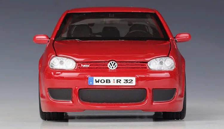 1:24 Volkswagen 2004 Golf R32