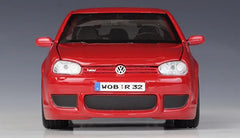 1:24 Volkswagen 2004 Golf R32