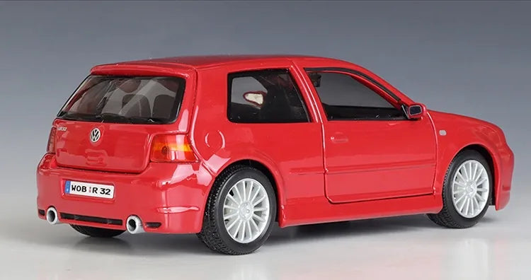 1:24 Volkswagen 2004 Golf R32