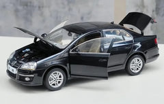 1:18 Volkswagen 2005 Jetta Die Cast Model Car