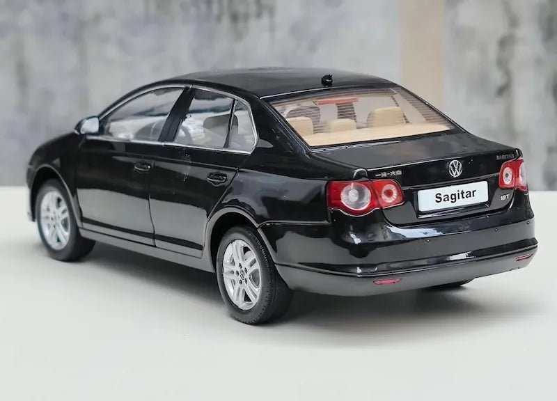 1:18 Volkswagen 2005 Jetta Die Cast Model Car