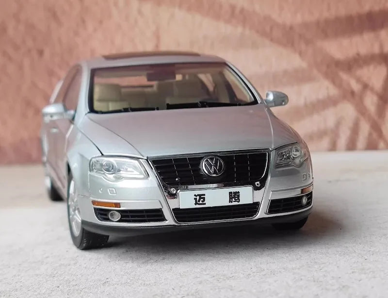 1:18 Volkswagen 2005 Magotan B6 Passat Die Cast Model Car