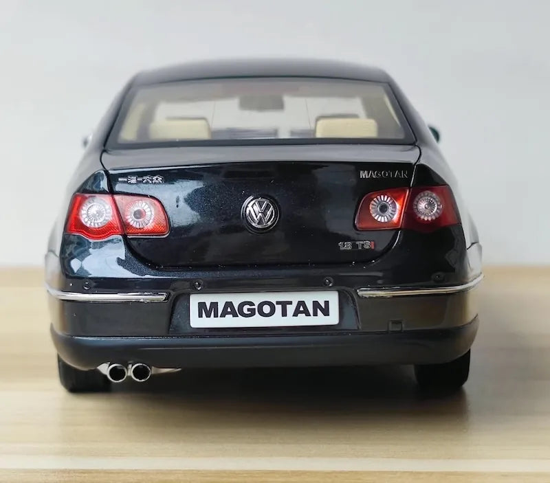 1:18 Volkswagen 2005 Magotan B6 Passat Die Cast Model Car