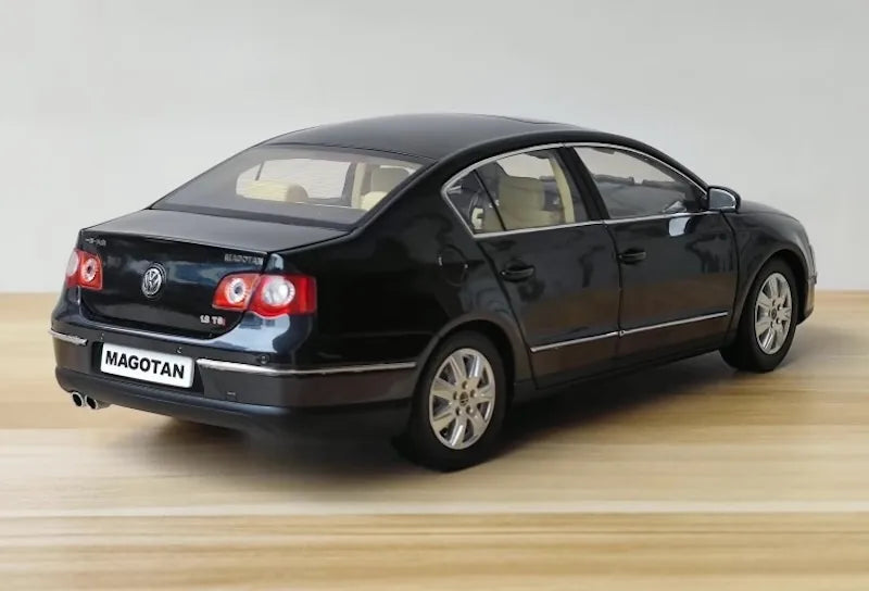 1:18 Volkswagen 2005 Magotan B6 Passat Die Cast Model Car