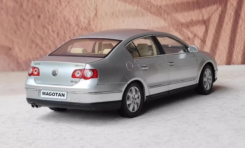 1:18 Volkswagen 2005 Magotan B6 Passat Die Cast Model Car