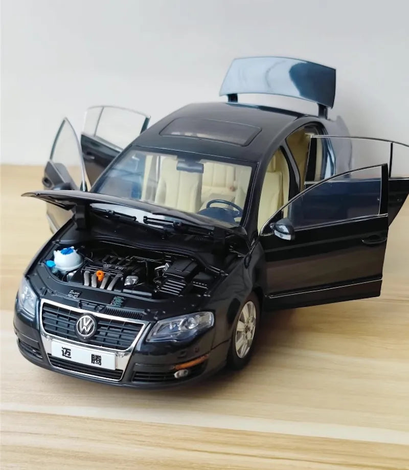 1:18 Volkswagen 2005 Magotan B6 Passat Die Cast Model Car