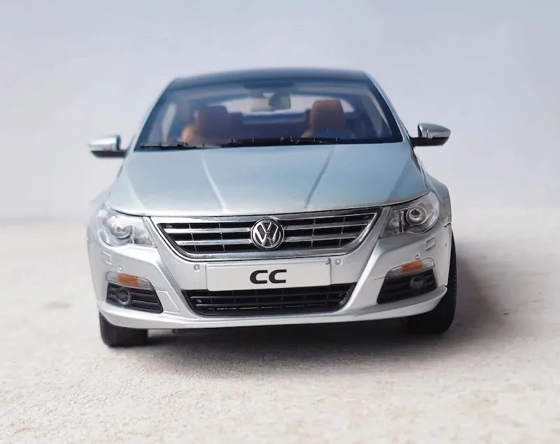 1:18 Volkswagen 2008 Passat CC Die Cast Model Car