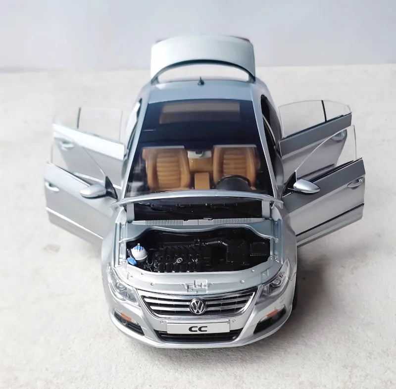 1:18 Volkswagen 2008 Passat CC Die Cast Model Car