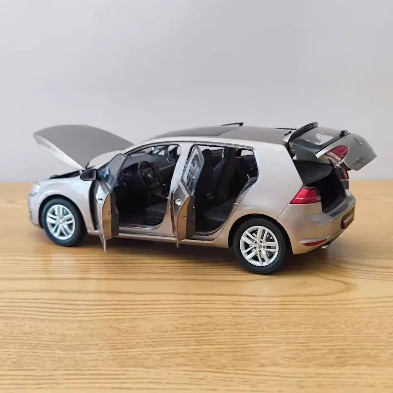 1:18 Volkswagen 2012 Golf Mk7 Die Cast Model Car