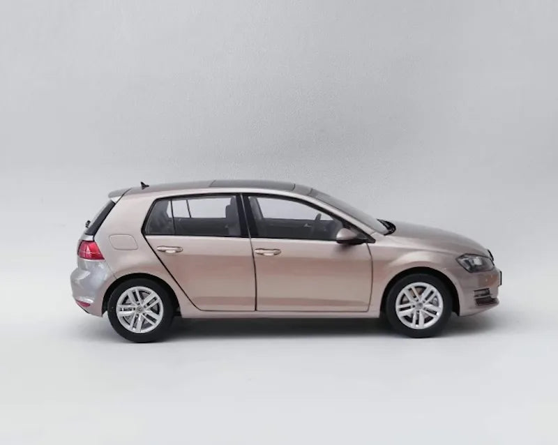 1:18 Volkswagen 2012 Golf Mk7 Die Cast Model Car