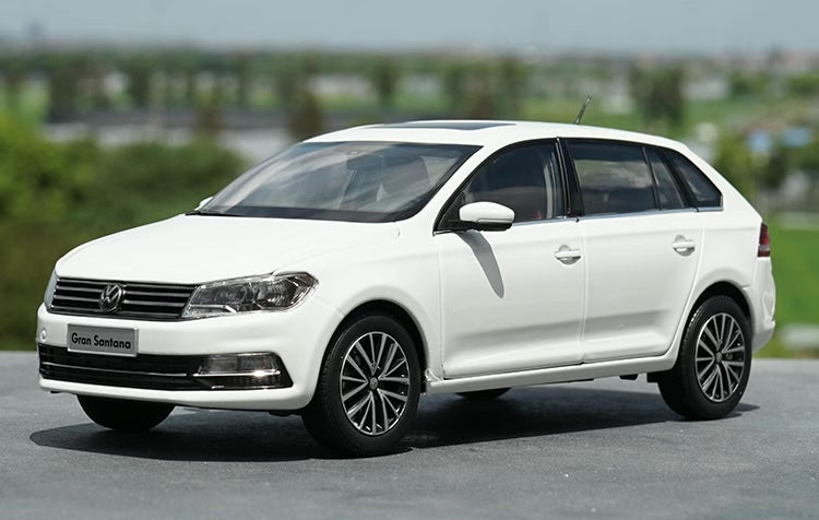 1:18 Volkswagen 2015 Gran Santana Die Cast Model Car