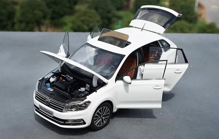 1:18 Volkswagen 2015 Gran Santana