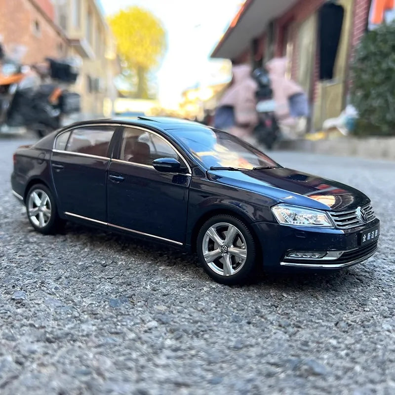 1:18 Volkswagen 2012 Magotan