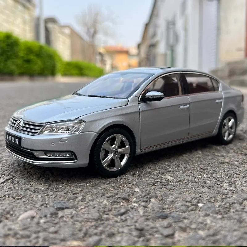 1:18 Volkswagen 2012 Magotan