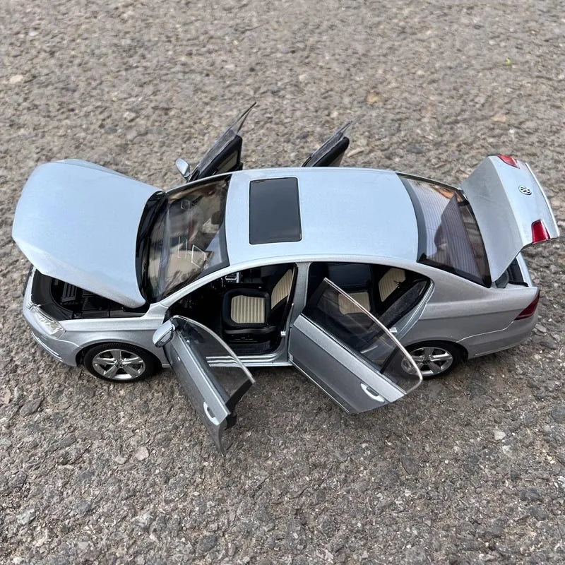 1:18 Volkswagen 2012 Magotan