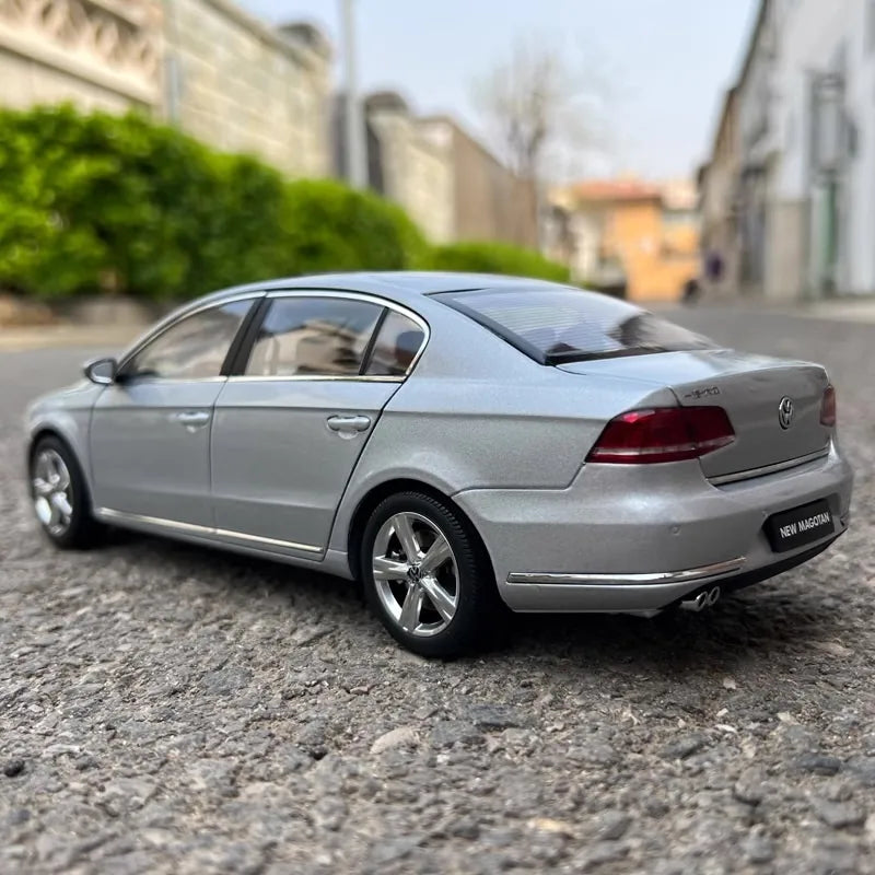 1:18 Volkswagen 2012 Magotan