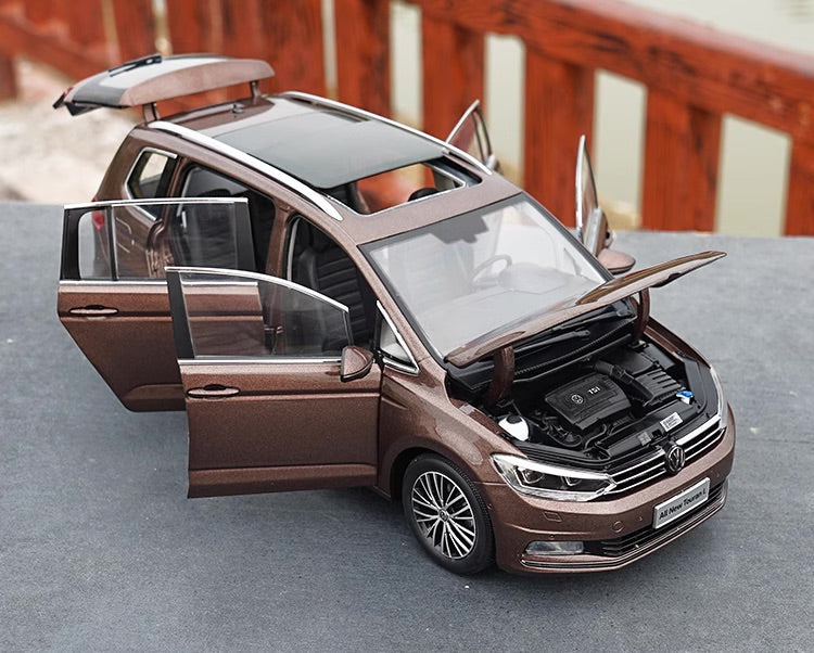 1:18 Volkswagen 2015 Touran Die Cast Model Car