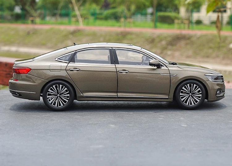 1:18 Volkswagen 2019 Passat Die Cast Model Car