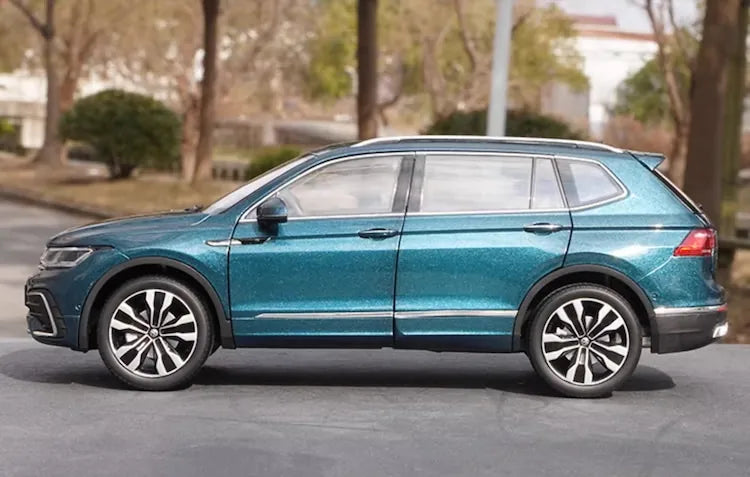 1:18 Volkswagen 2022 Tiguan L 