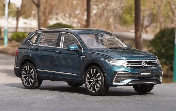 1:18 Volkswagen 2022 Tiguan L 