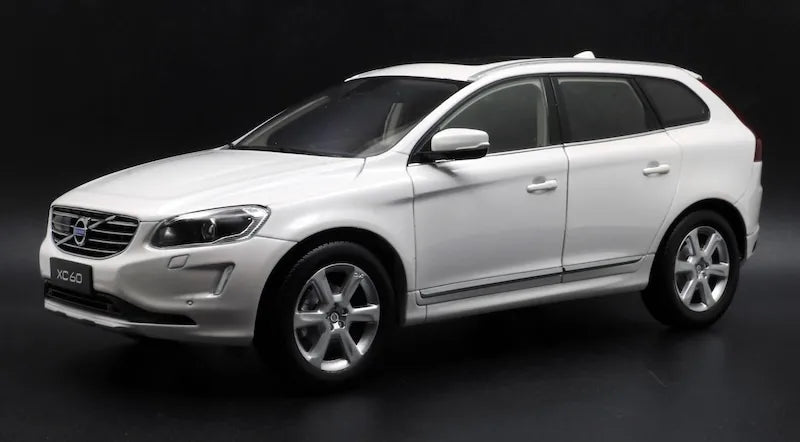 1:18 Volvo 2016 XC60 White Die Cast Model Car