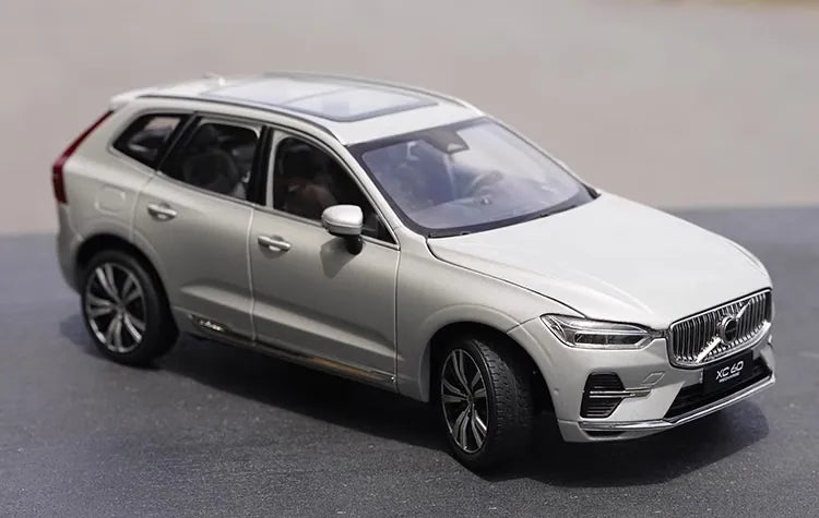 1:18 Volvo 2022 XC60 Die Cast Model Car